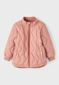 NAME IT Nmfmars Quilt - Winterjas - Old Rose 11 NAME IT Nmfmars Quilt - Winterjas - Old Rose -Shirt Zacht Verkoop 1d6ecd2138c64435b4da55fb7b91b5c9