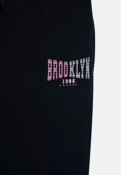 NAME IT Nkfbascha Pants - Trainingsbroek - Dark Sapphire 5 NAME IT Nkfbascha Pants - Trainingsbroek - Dark Sapphire -Shirt Zacht Verkoop d7b03266e6f844b0bbf5f1437b13ebf1